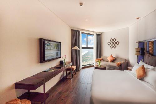 TV a/nebo společenská místnost v ubytování Mandala Apartment & Resort Chambay - Just 15 mins from Mui Ne Hon Rom