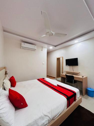 Postel nebo postele na pokoji v ubytování HOTEL INDRALOK Inn HAZARIBAGH