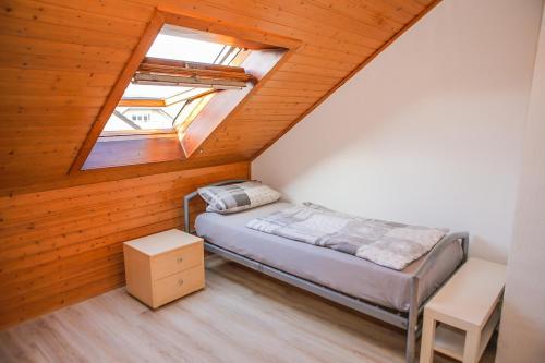 Ένα ή περισσότερα κρεβάτια σε δωμάτιο στο 4-Zimmer-Wohnung Ettenheim