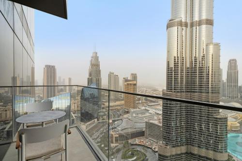 Luxury 2BR Retreat with Panoramic Burj Khalifa Views