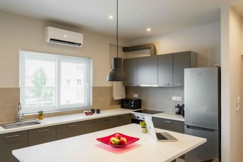 Spacious seaside flat at alimos