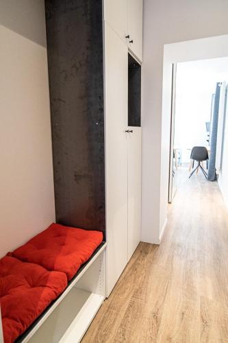 a room with a bed with a red blanket at Le Lumière T2- Metro B Oullins-Lyon centre in Oullins