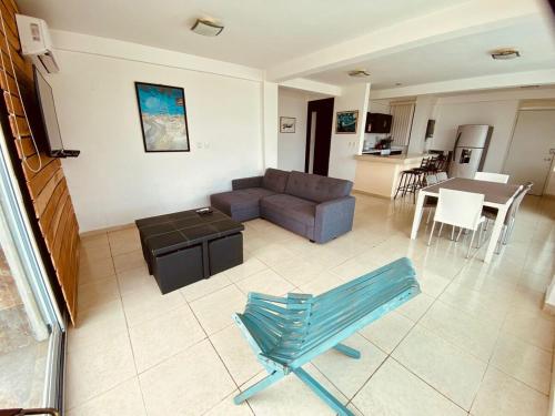a living room with a couch and a table at Vista al mar, Mini alberca y roof garden PRIVADO! in Boca del Río