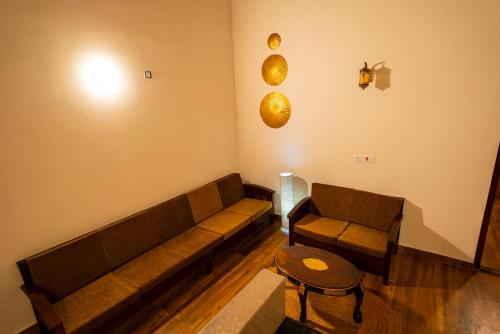 Χώρος καθιστικού στο Yaala - Coorg Riverside Retreat