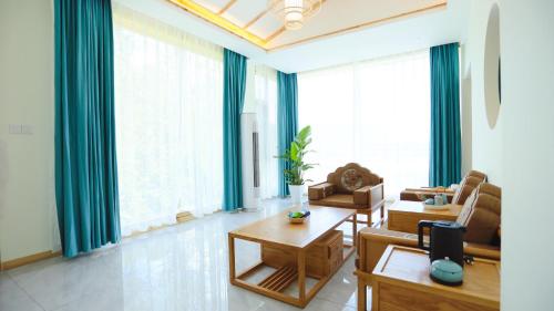 a living room with a couch and a table at Avatar Hilltop Manor B&B in Zhangjiajie