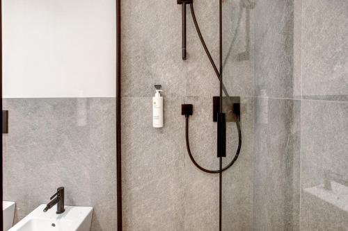a shower with a glass door next to a sink at Chalet Pieri - Appartamento Bedogn in Bormio