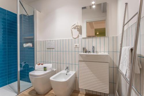 a bathroom with a toilet and a sink and a shower at Le Muse Suites in Rome