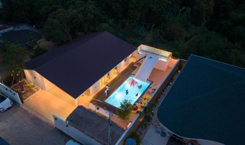 Bazén v ubytování De Beach pool villa เดิน 3 นาทีจากชายหาด nebo v jeho okolí