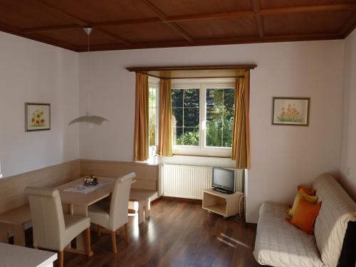 Coin salon dans l'établissement Appartements Margit