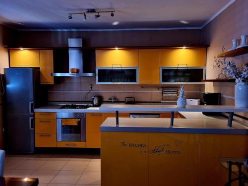 Dapur atau dapur kecil di Villa Sunny Haven with private pool