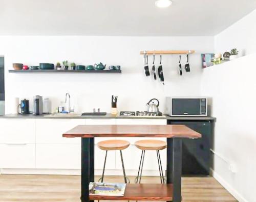 로스앤젤레스에 위치한 Cozy LA Studio Steps from SoFi and LAX - SH3 - LAD에서 갤러리에 업로드한 사진