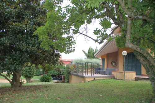 a house with a porch and a tree at Boteroom Relais in La Volla