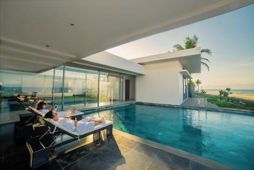 Πισίνα στο ή κοντά στο The Ocean VILLAS & RESIDENCE DANANG