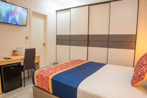 Ένα ή περισσότερα κρεβάτια σε δωμάτιο στο Tourist Inn Grand
