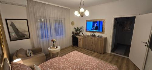 Apartman Hersek Mostarにあるテレビまたはエンターテインメントセンター