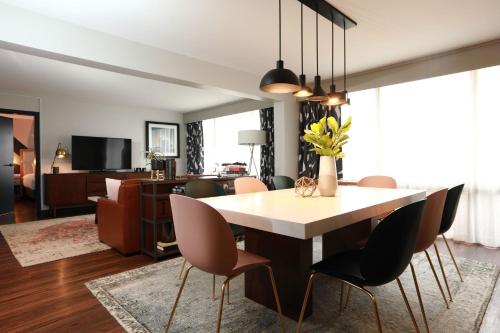 The Beeman Hotel Image