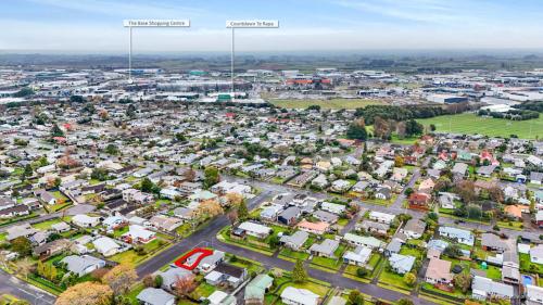 an aerial view of a suburb with houses at Central 2brm Retreat, Modern, Close to Shopping - By KOSH BNB in Hamilton