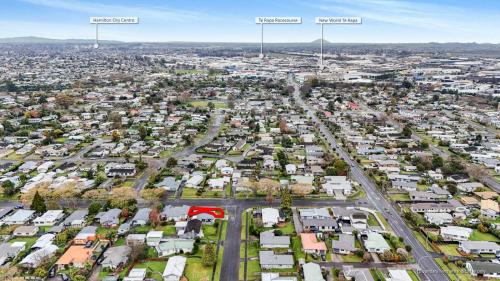 an aerial view of a city with houses at Central 2brm Retreat, Modern, Close to Shopping - By KOSH BNB in Hamilton