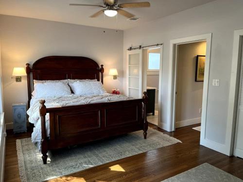 a bedroom with a bed and a ceiling fan at Charming 2-bedroom Cottage in San Antonio