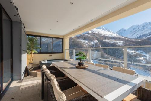 a dining room with a table and views of mountains at Le Chalet des Retrouvailles in Sers