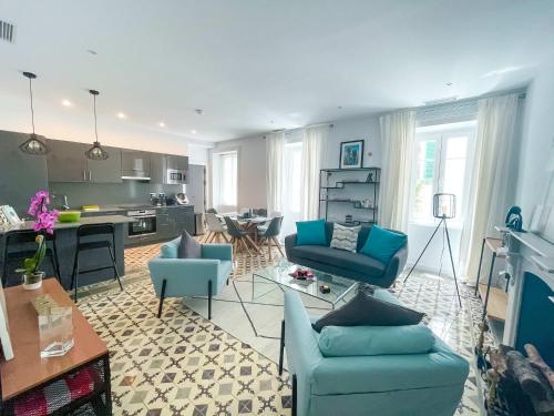 Elegant 2-BR Apartment with Unmatched Central Location