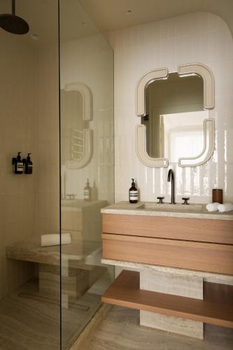 a bathroom with a sink and a mirror at HIGHSTAY Maisons - Boétie in Paris