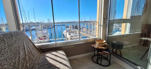 GRAND STUDIO VUE PANORAMIQUE SUR LE PORT, PARKING PRIVE