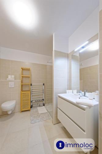 Bilik mandi di Apartment mont d'Auron