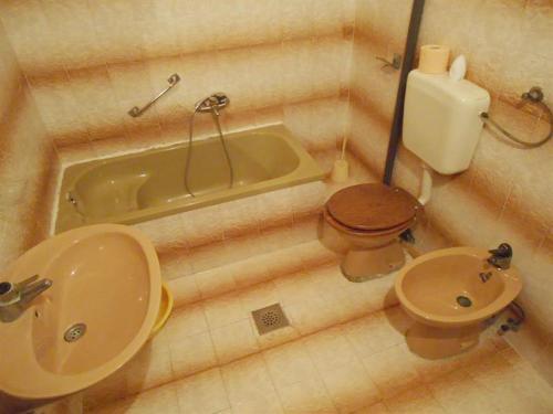 Ένα μπάνιο στο Nar Apartment