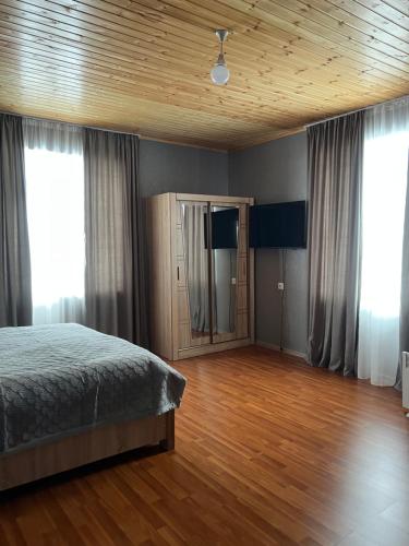 Postel nebo postele na pokoji v ubytování Mestiakhedi