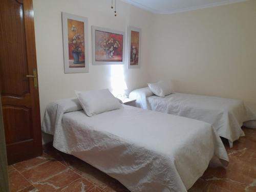 a room with two beds in a room at Casa Frasco in Luque