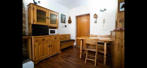 Kuchyň nebo kuchyňský kout v ubytování Pescocostanzo s Home park&garden