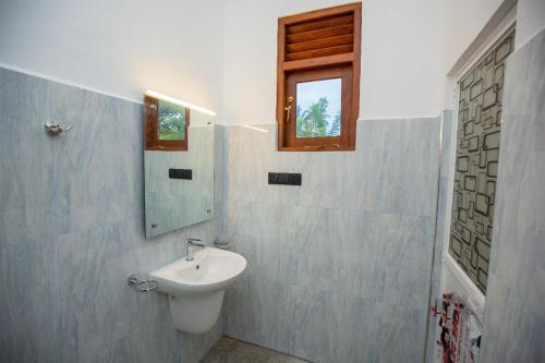 Bilik mandi di Opulent Oasis