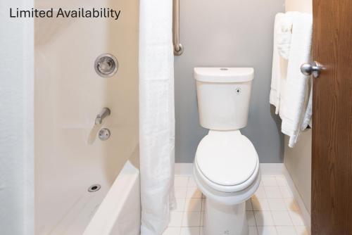 Bilik mandi di The View Inn & Suites Bethlehem / Allentown / Lehigh Airport