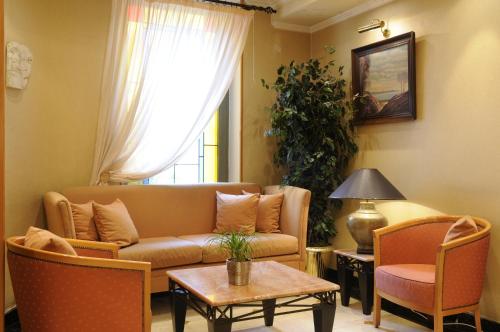 Ein Sitzbereich in der Unterkunft Castelli Hotel Nicosia