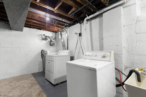 a laundry room with a washing machine and a washer at Cozy Home Fenced Yard Pets Welcome Great Location in Lincoln Park