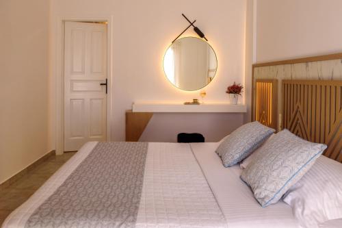Cama o camas de una habitación en Astir Thira Hotel