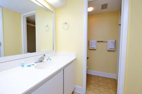 Koupelna v ubytování Beachside Serenity Inviting 2BR Resort Amenities