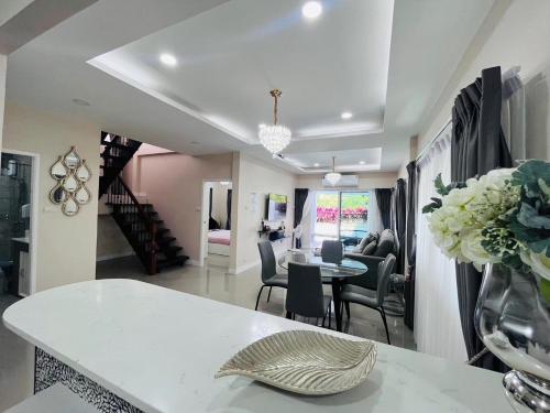 a kitchen and living room with a table and chairs at DG Pattaya Pool Villa in Pattaya South