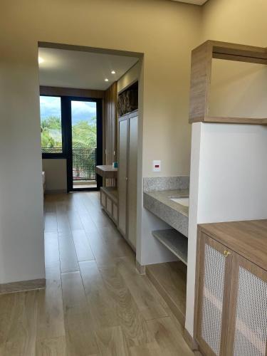 a large bathroom with a sink and a mirror at Carpe Diem Eco Resort Olímpia in Olímpia