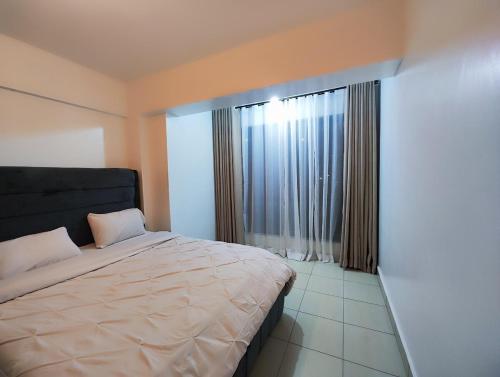 a bedroom with a bed and a large window at Perfect Hideaway in Rungiri