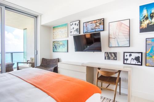 a bedroom with a bed and a desk at Lyfe Beach Resort 3804 in Beverley Beach