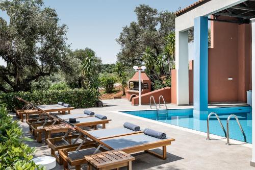 Vilia House on the Hill - Luxury Villa with Heated Pool near Chania