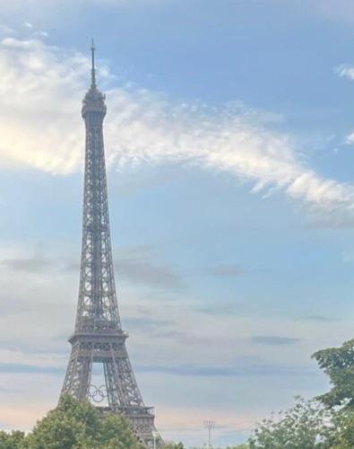 Beautiful Studio Paris Eiffel Tower