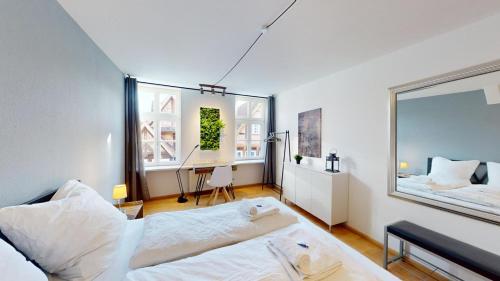 Ένα ή περισσότερα κρεβάτια σε δωμάτιο στο 2 Zimmer, Beamer, Disneyplus mitten in der Altstadt