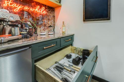 a kitchen with a pull out drawer in a counter at 5 Mi to WEC Pet-Friendly Home in Wilmington in Wilmington