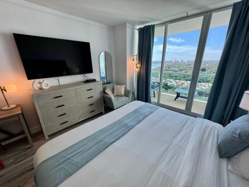 Ένα ή περισσότερα κρεβάτια σε δωμάτιο στο Balcony Ocean View ! WiFi - Pool - Gym - Parking