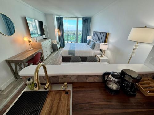 Ένα ή περισσότερα κρεβάτια σε δωμάτιο στο Balcony Ocean View ! WiFi - Pool - Gym - Parking