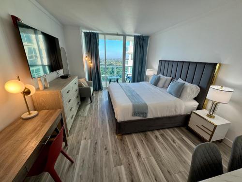 Ένα ή περισσότερα κρεβάτια σε δωμάτιο στο Balcony Ocean View ! WiFi - Pool - Gym - Parking