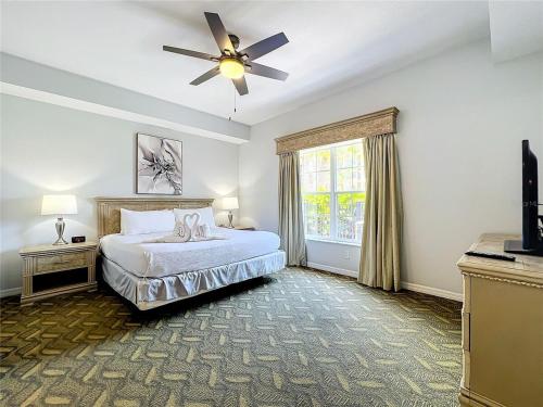 a bedroom with a bed and a ceiling fan at Spacious 3 Bed 3 Bath Luxury Condo 5 min from Disney in Orlando